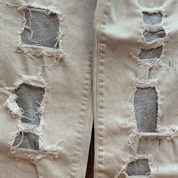 7 for all Mankind Cream Grey Distressed 32” LONG - Picture 4 of 8